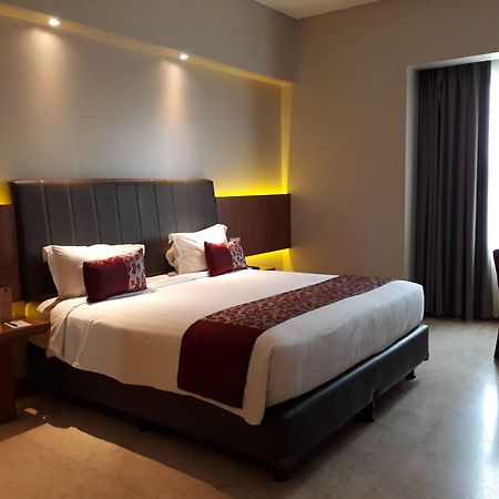 Demelia Hotel Makassar Exterior foto