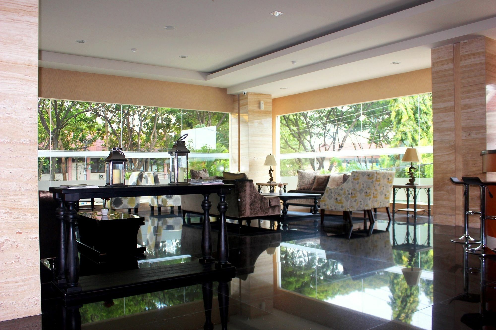 Demelia Hotel Makassar Exterior foto