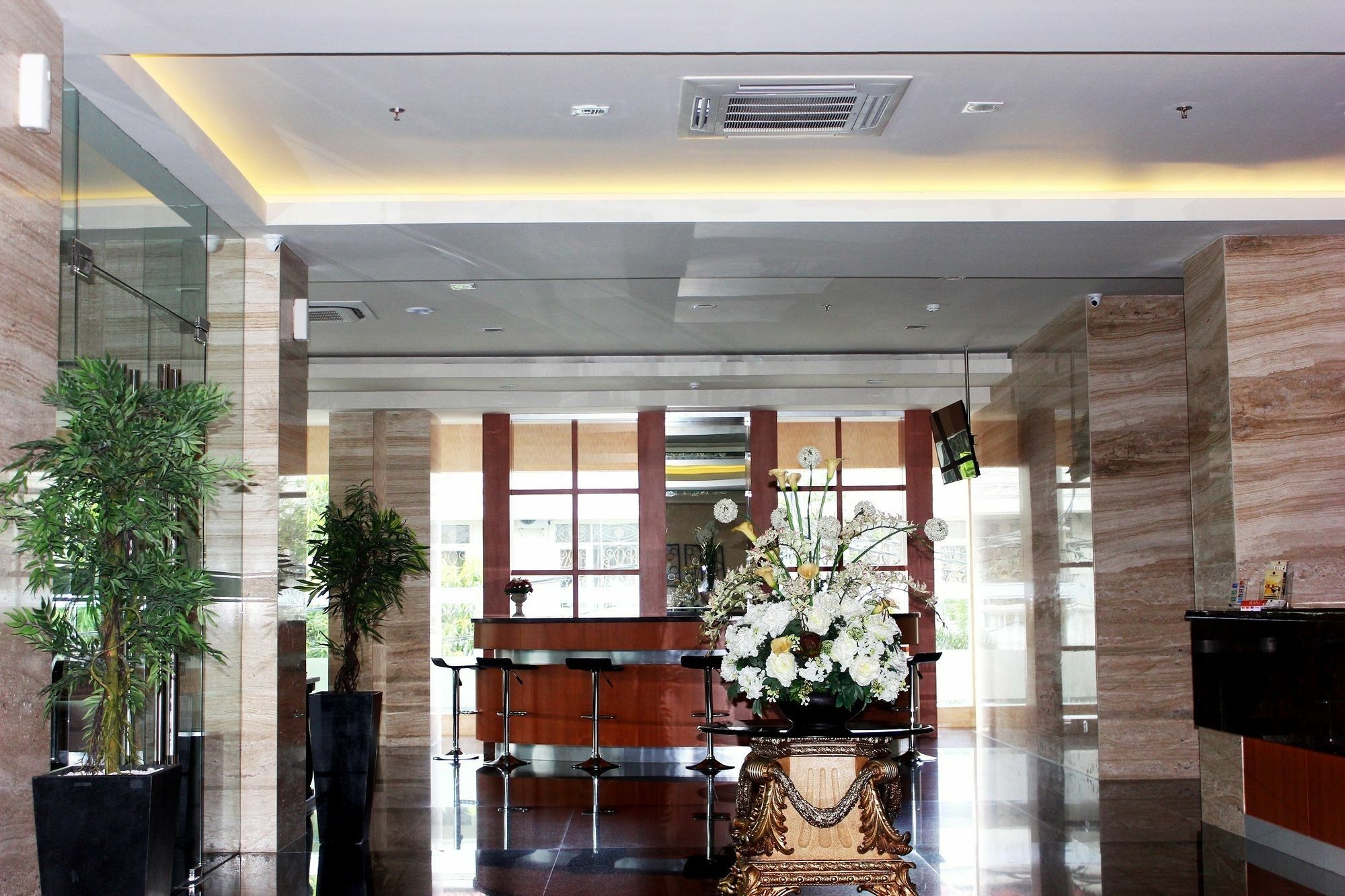 Demelia Hotel Makassar Exterior foto